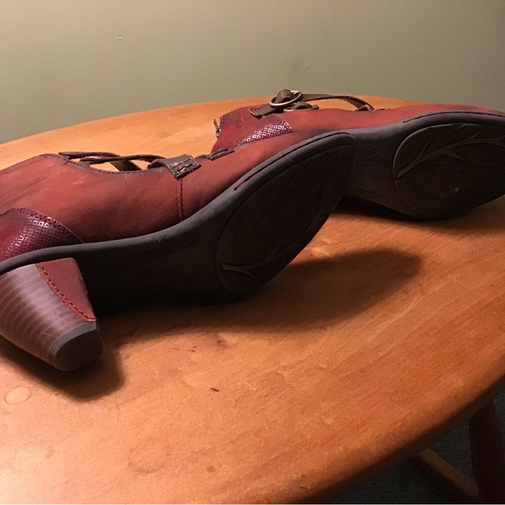 Earth Mary Jane’s heels with buckles. Hardly worn. Reddish brown. - Picture 4 of 5